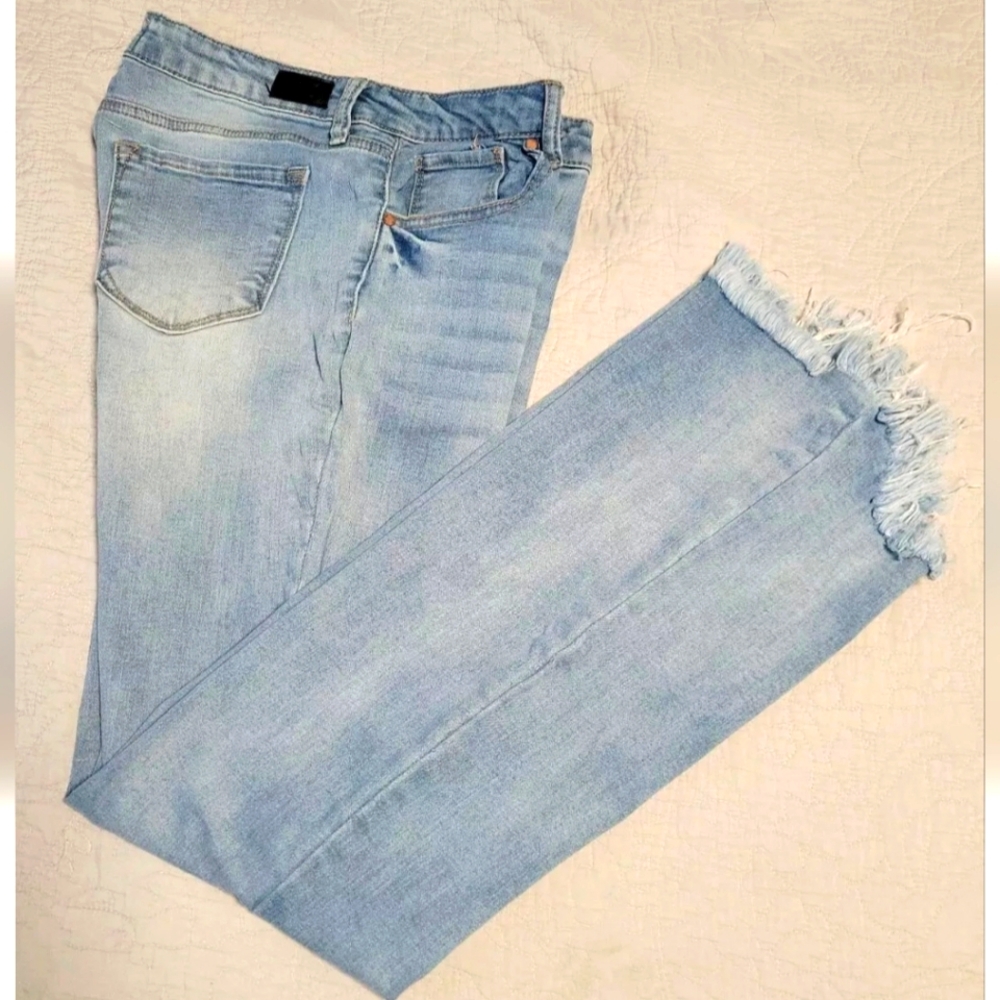 New Black Label C'est Toi Color Light distressed High Rise Flair  9/28